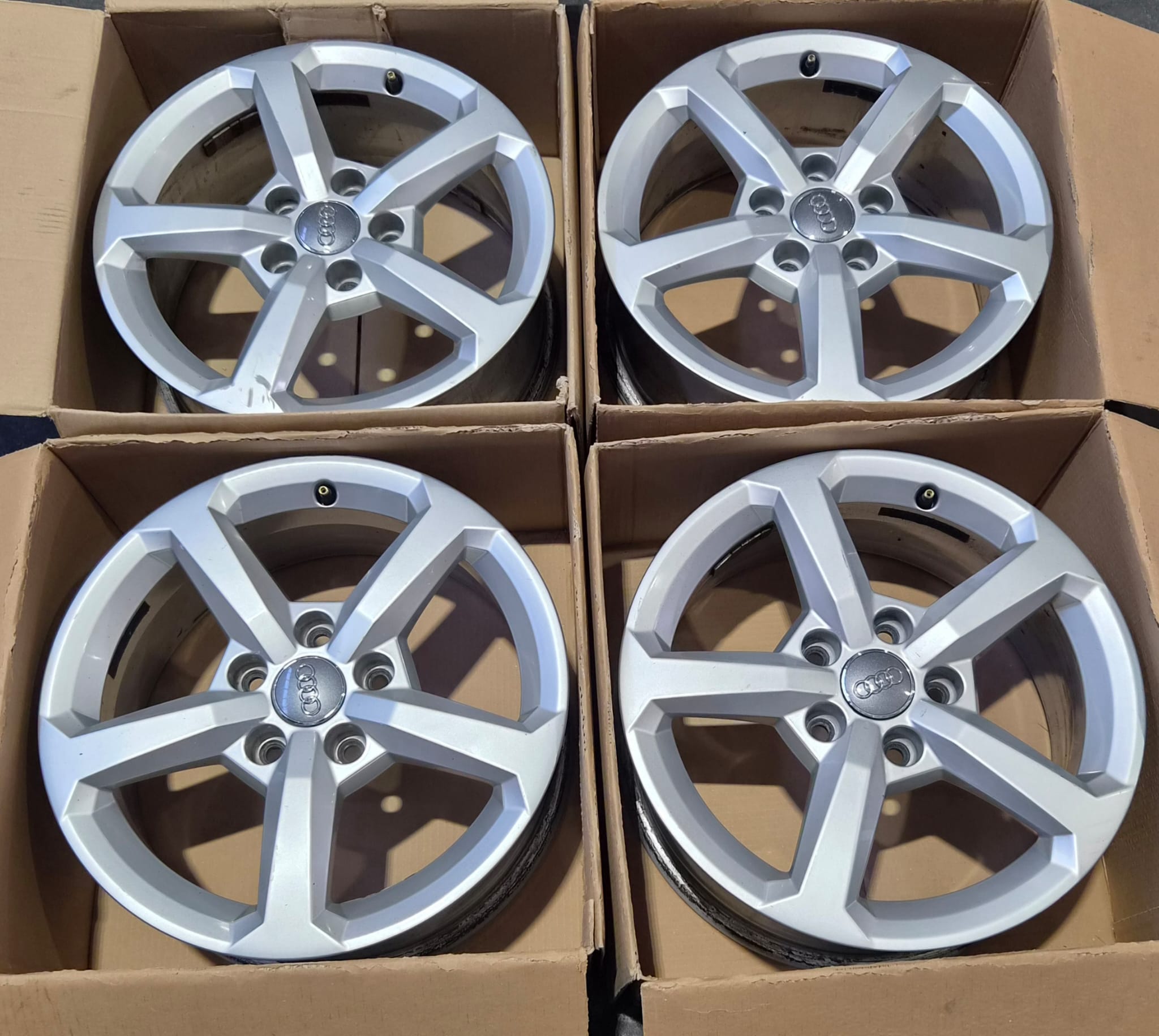 Audi Q2 Q3 A3 - 81A601025 16"